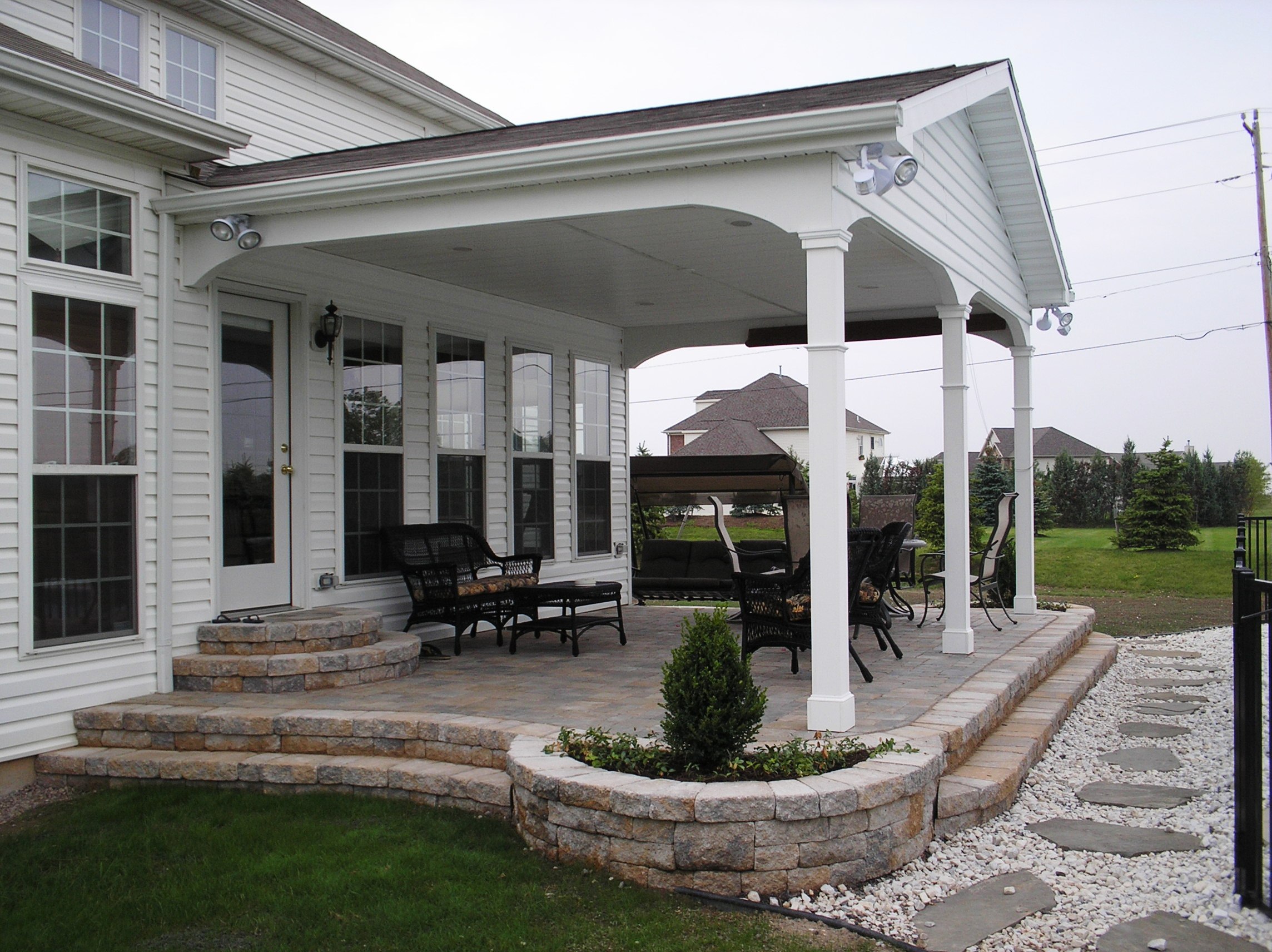 Patio, retaining wall, and hardscape landscaping